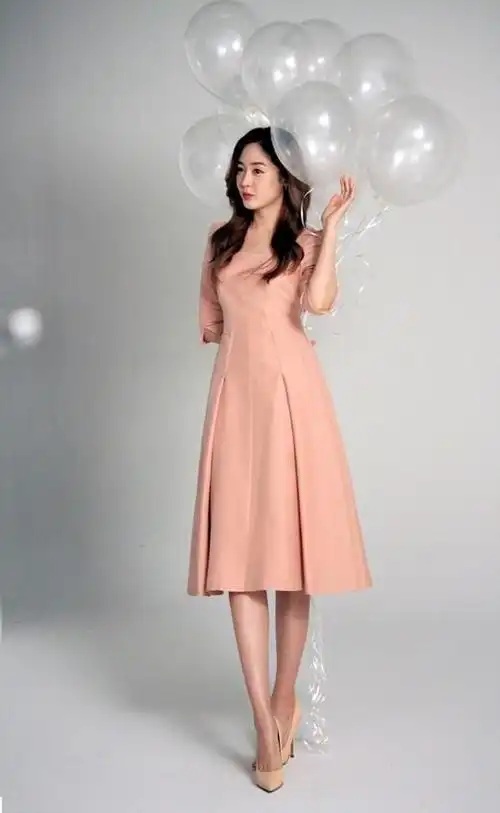 韩国女艺人成宥利广告拍摄现场曝光