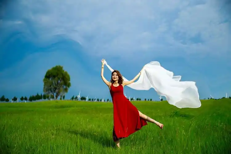 做一个心中有爱;的阳光女人.