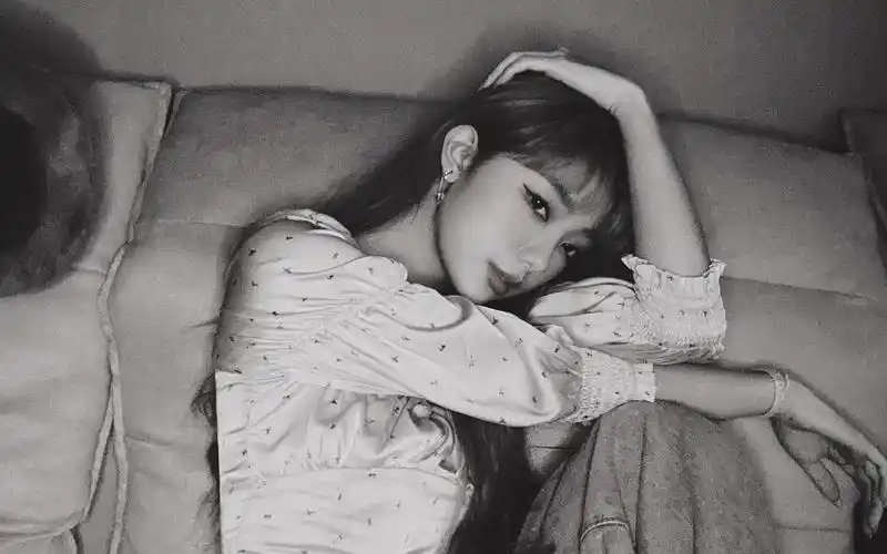 李紫婷黑白性感高清桌面壁纸