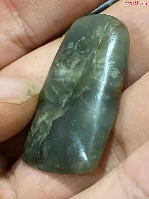 红山时期玉斧子带眼原眼可以佩戴