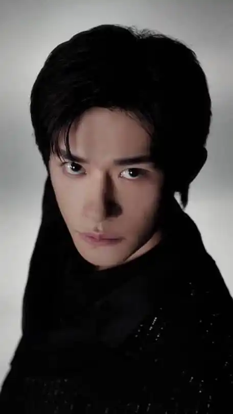 易烊千玺故事都在眼里##易烊千玺怼脸眼神戏##阿玛尼黑钥匙7肽眼