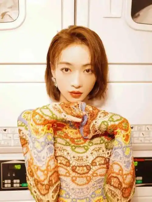 八字刘海美女短发发型2