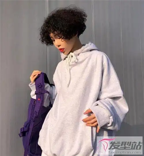 个性女生短烫发"小卷烫"短发复古时髦