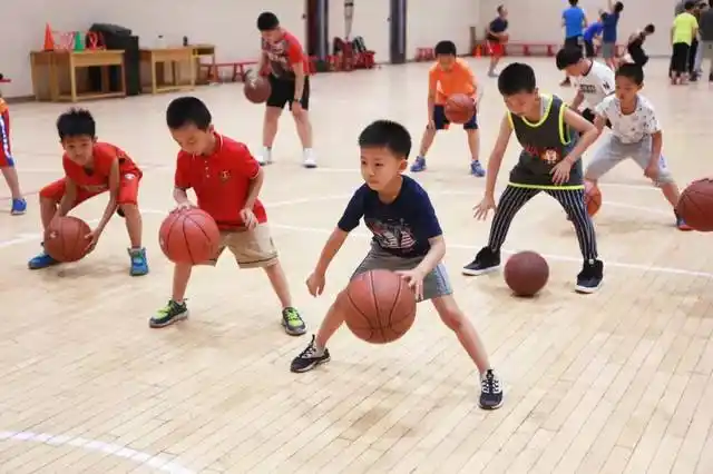 斗牛福利-家长们动动手指帮孩子赢篮球课啦!