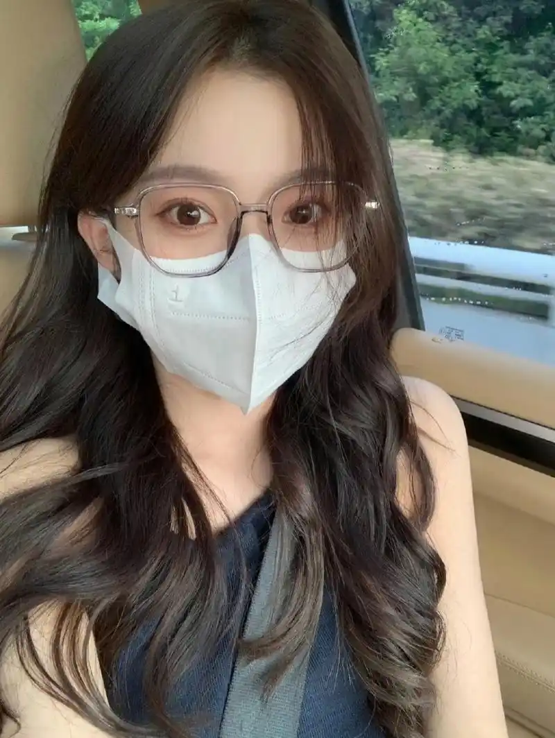 口罩小姐姐甜到心里