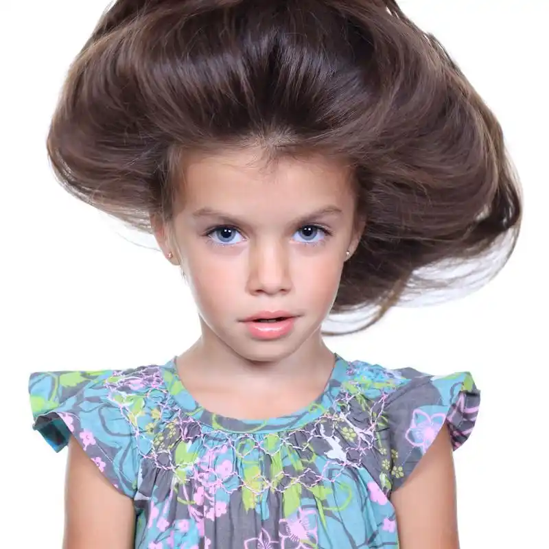 小女孩侧脸图片