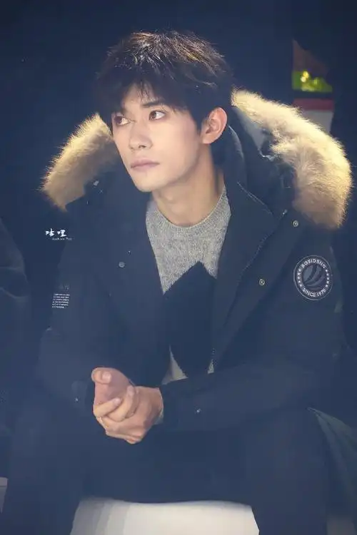 杨幂易烊千玺刘冲合照##易烊千玺代言波司登