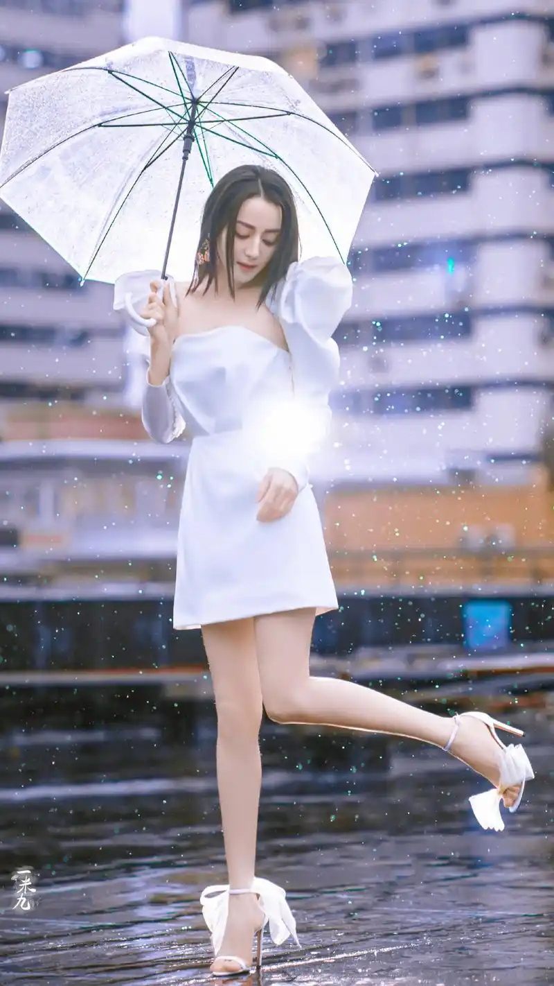 女明星撑伞氛围感大片哪个最绝!