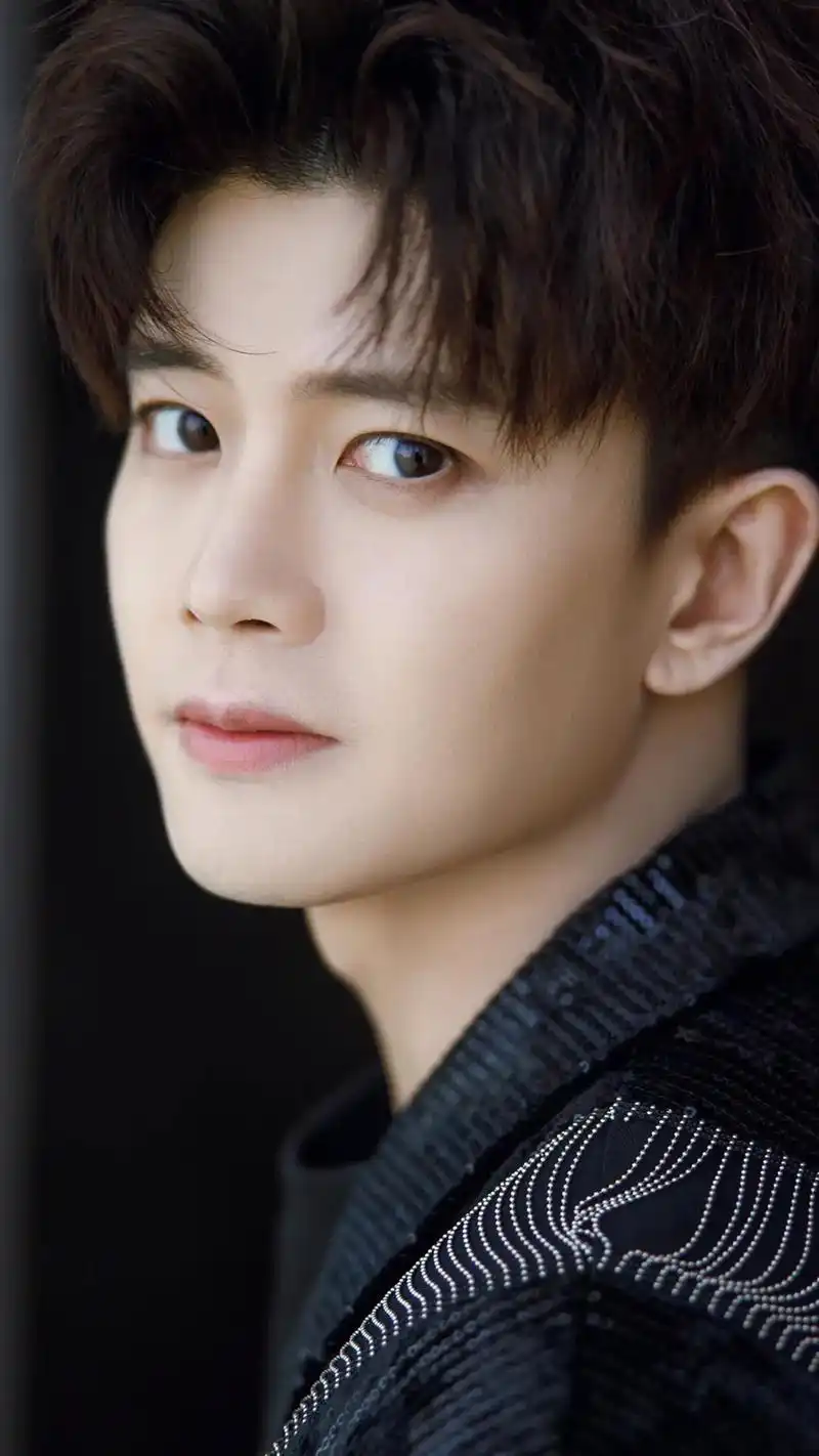 任嘉伦 超迷男神 #任嘉伦 #明星图片 #高清壁纸 #春晚歌 - 抖音