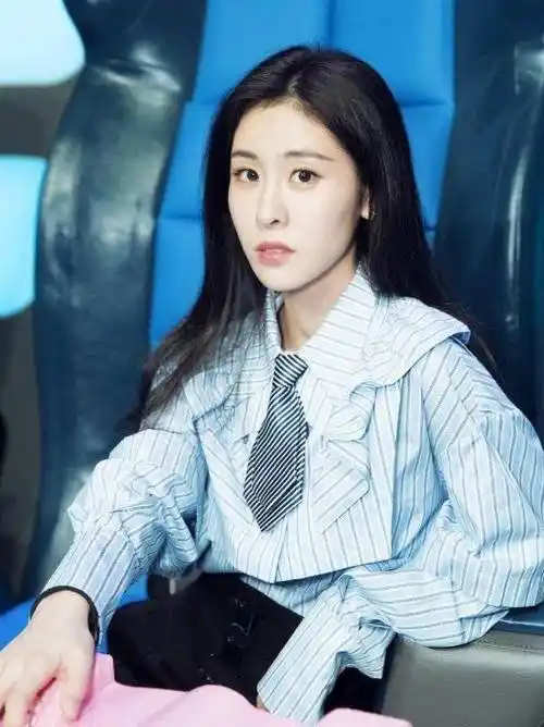 2021年,张碧晨发微博承认和华晨宇有一个孩子,悄悄惊讶众人.