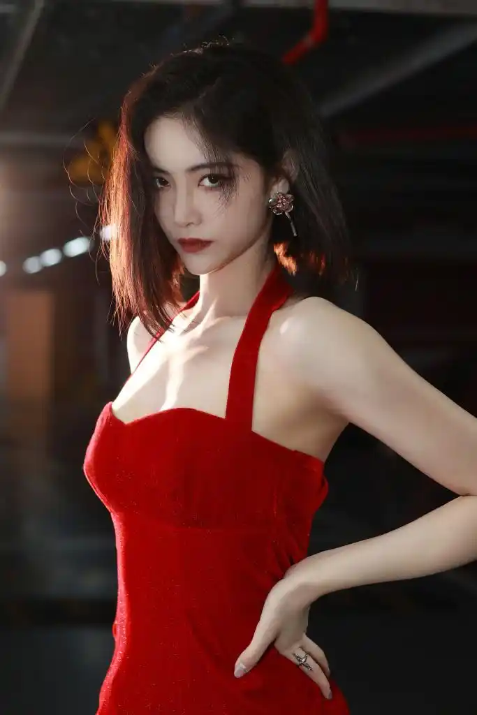 许佳琪烈焰红裙造型写真 雪肤娇嫩性感撩人