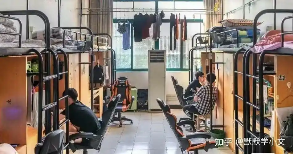 苏州大学应用技术学院4-6人间,上床下桌/独立床铺,有空调,阳台,部分