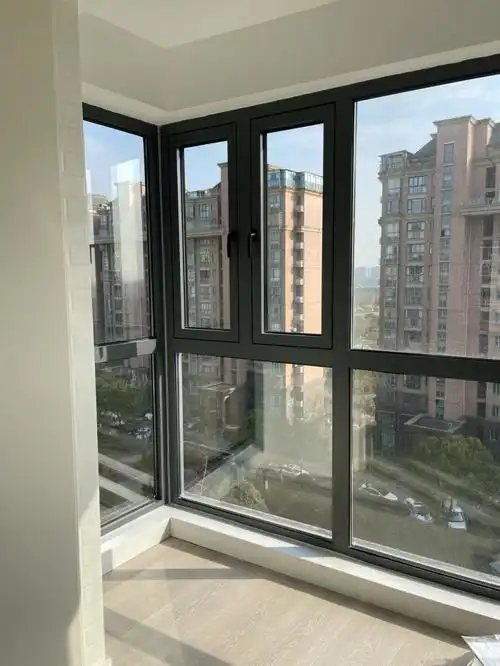 框这么宽,现在怎么看怎么碍眼,感觉平白少了半平米的采光打开来是图2