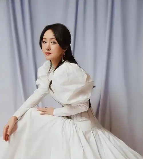 回顾杨钰莹巅峰期爱上赖文峰却葬送十年事业51岁不婚仍单身