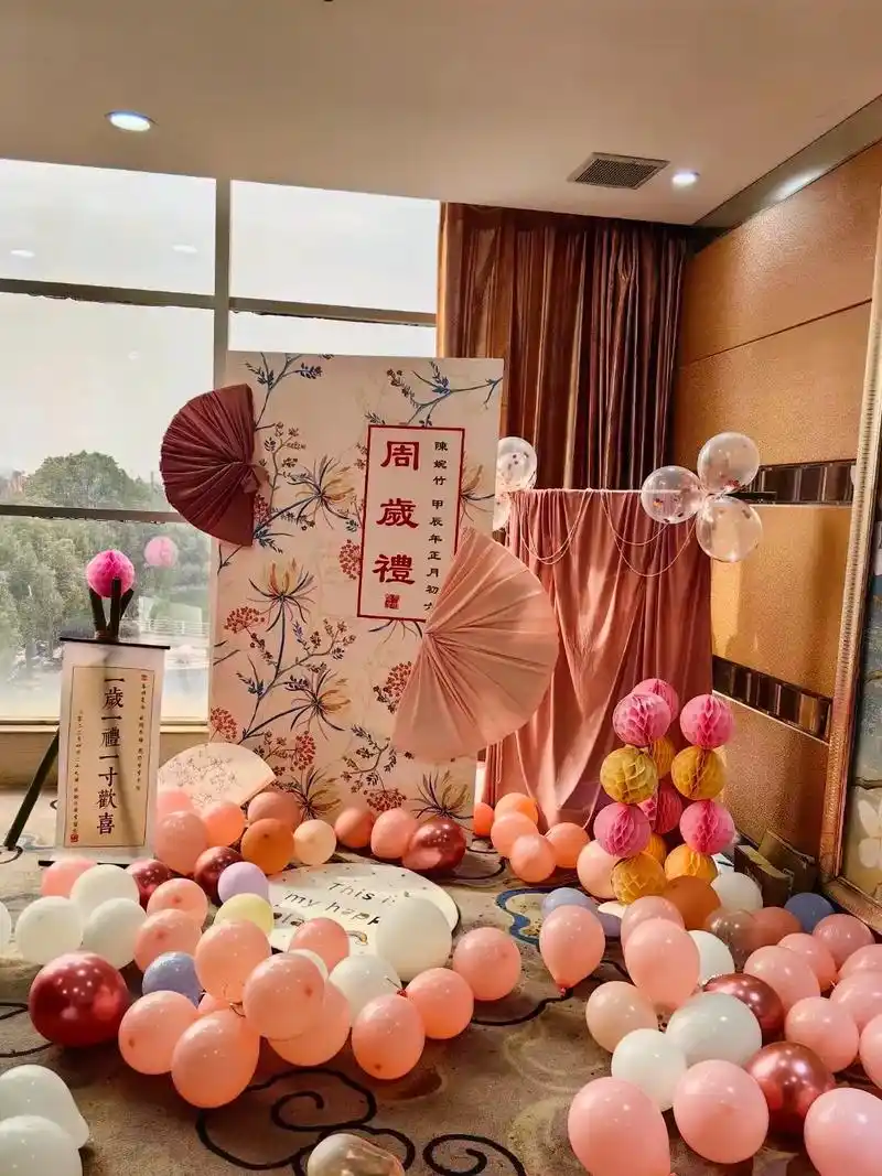 宴会厅 #酒店生日布置 忙碌是对节日起码的尊重,忙而不 - 抖音