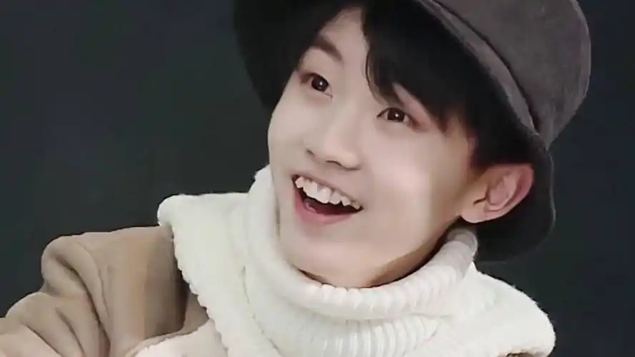 马嘉祺不心动挑战小时候的马嘉祺奶萌又可爱戴眼镜的马嘉祺更是超绝