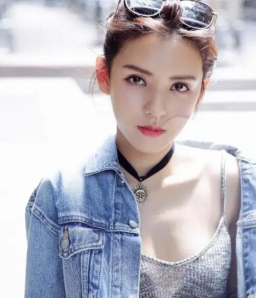 李惠玥(豆豆)曾被称为最美艺术生,与王思聪交往的时候还是名学生.