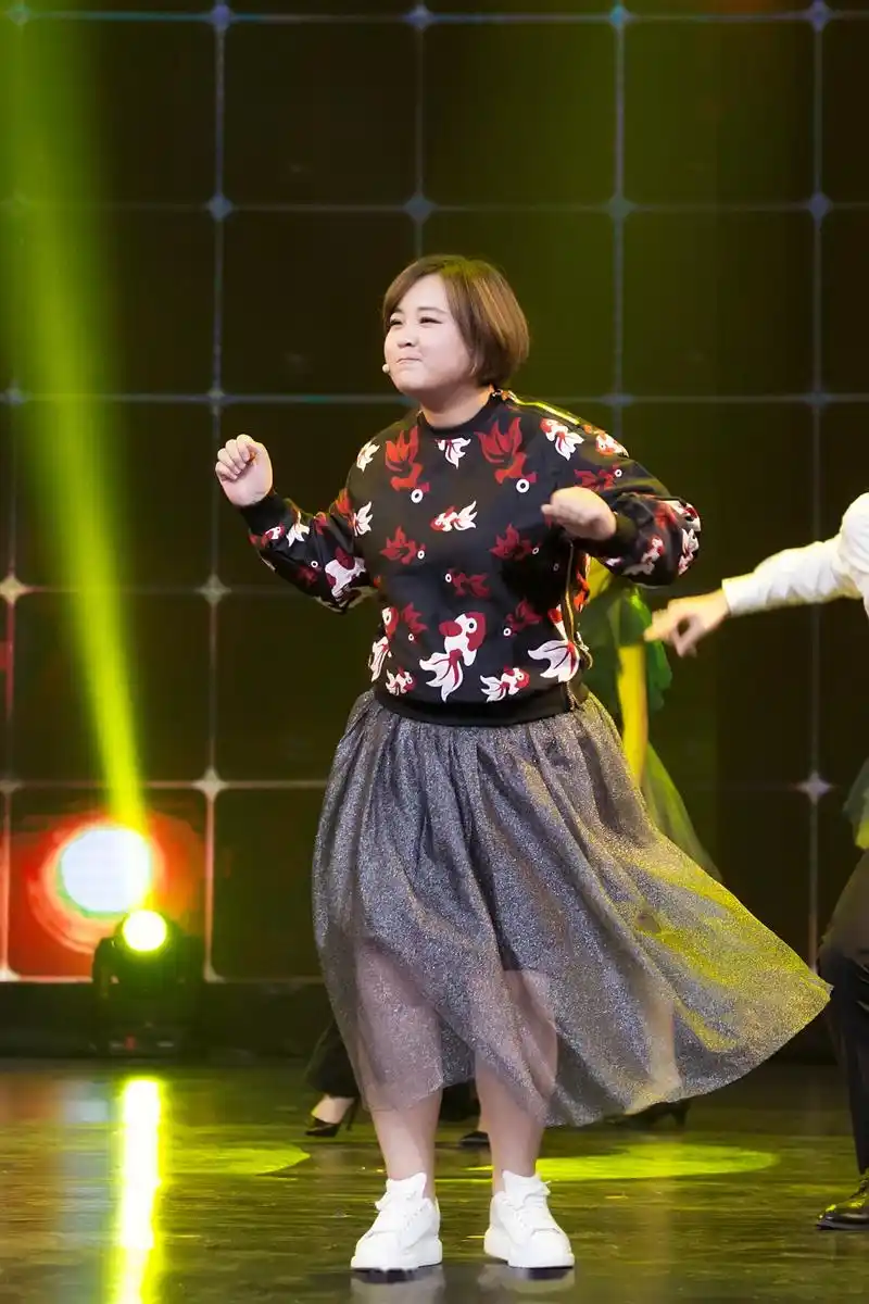 小可爱贾玲本月余额即将用完,大家速来充值吧