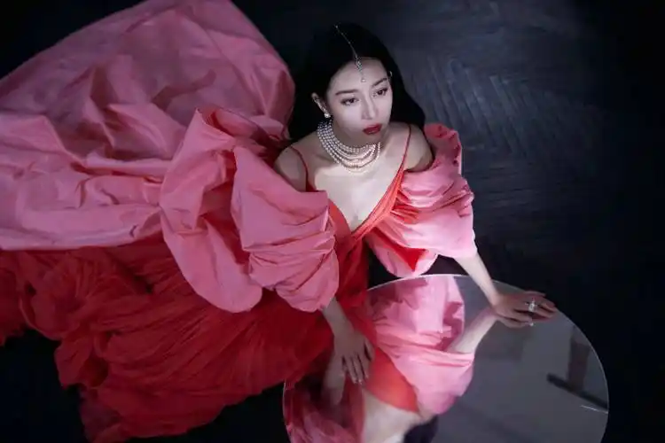 微博之夜女明星造型 第二弹_迪丽热巴_礼服_裙子