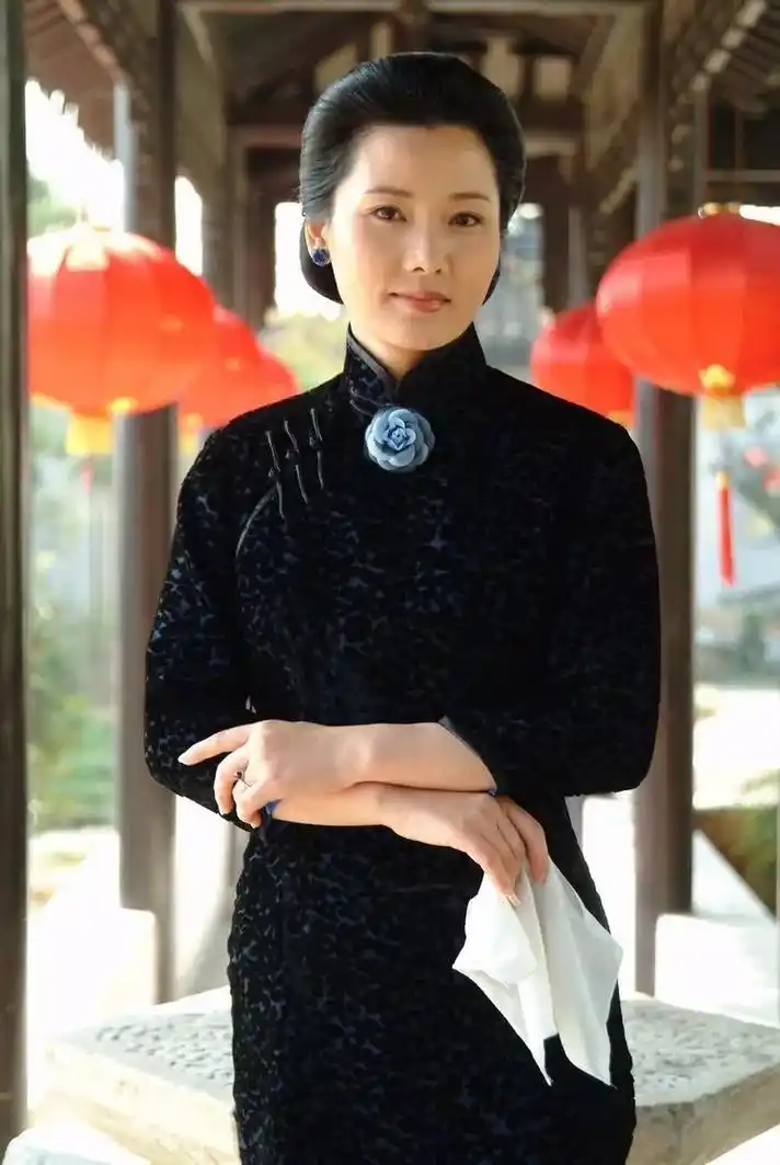 何赛飞逐渐老去有魅力却过得十分幸福