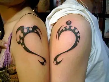 非主流图片情侣浪漫唯美腰部纹身