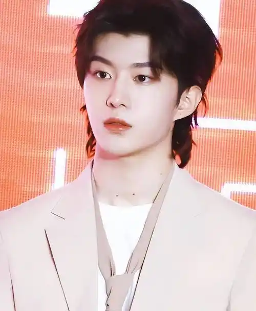 范丞丞也是参加和蔡徐坤一同参加的选秀节目.