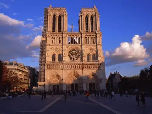 雨果巴黎圣母院