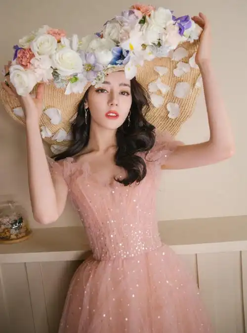 迪丽热巴超话啊今天宣宣给大家带来了粉色裙裙的迪迪好美啊宣宣每天都