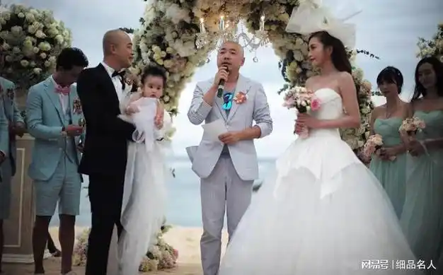 女星包文婧:牵手男星包贝尔,丈夫一次次将她感动哭|贾玲|王鸥|姚晨