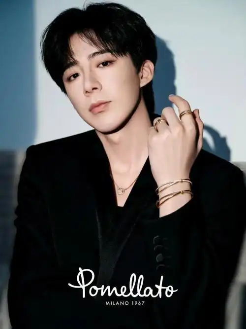 赵露思刘宇宁《珠帘玉幕》开机,全员身穿红衣,主演开机现场互动