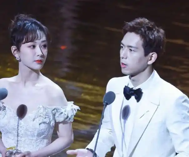 教主说圈内小花生任嘉伦番位蔡徐坤演唱会事件杨紫李现