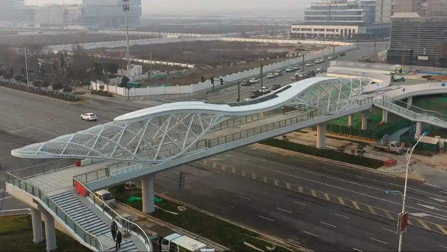 西咸新区首座多曲面异形空间钢结构人行天桥启用 - 西咸新区泾河新城