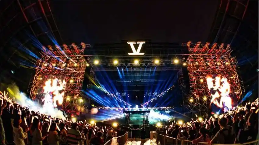 张杰沈阳演唱会再创观众人数纪录 现场男粉疯狂表白引来全场