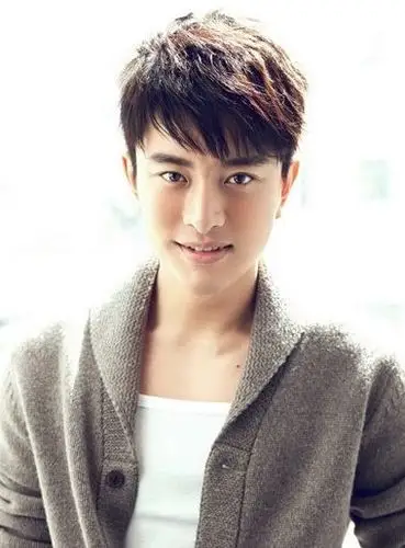 长又宽的脸适合哪种发型 脸宽型男生短发发型