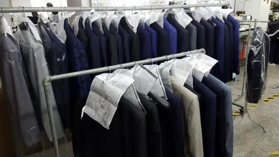 我怎么选择深圳西服定制工厂帮我们公司量身定制职业装?展会穿的