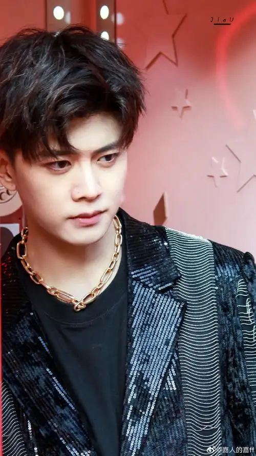 任嘉伦[超话]# [2021]#任嘉伦2021嘉速前进. 来自嘉人的嘉ff - 尾博