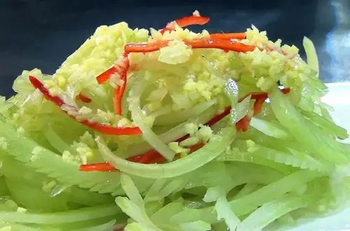 春节必备的爽口凉拌菜,学会这3种做法,制作凉菜就是这么简单