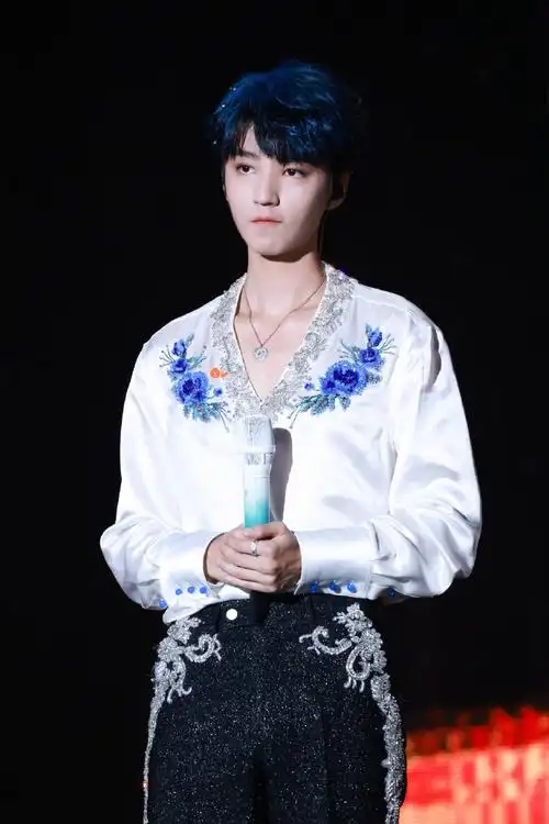 愚人节站姐团建#  不是站姐,但想分享我最帅的男朋友  @tfboys