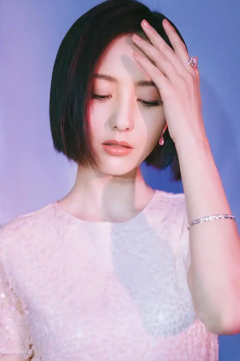 变成齐肩短发减龄又时尚,秒变18岁少女|佟丽娅|发型|短发_新浪新闻