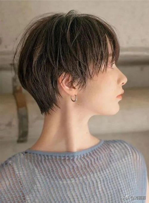 洋气立体真瘦脸,你最喜欢哪一种(女短发发型图片大全2021减龄卷发)