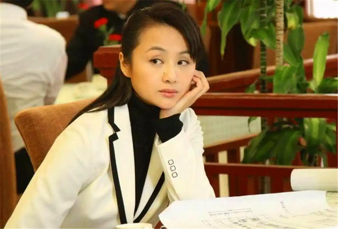 曹颖带王斑见父母,王斑却和准岳父吵起来,曹颖一句解释缓解尴尬