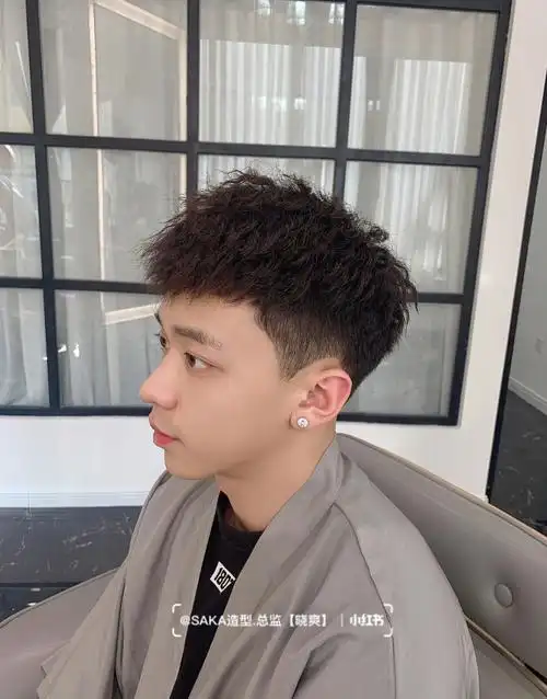 男士短发飞机头锡纸烫机头改良版整体自然蓬松有型两侧清爽干净立体