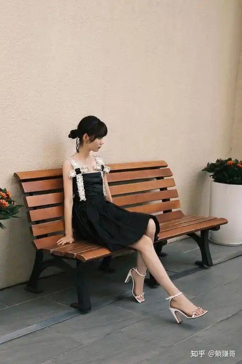 段奥娟美腿玉足壁纸