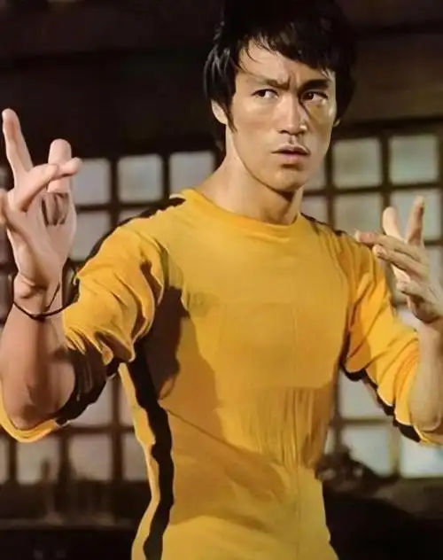 成龙到底有多牛?迪拜王子借他4亿豪车,惊天一跳破吉尼斯纪录