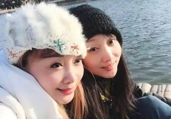 云飞为什么和前妻高月离婚前妻高月现在的生活状况本文共995字