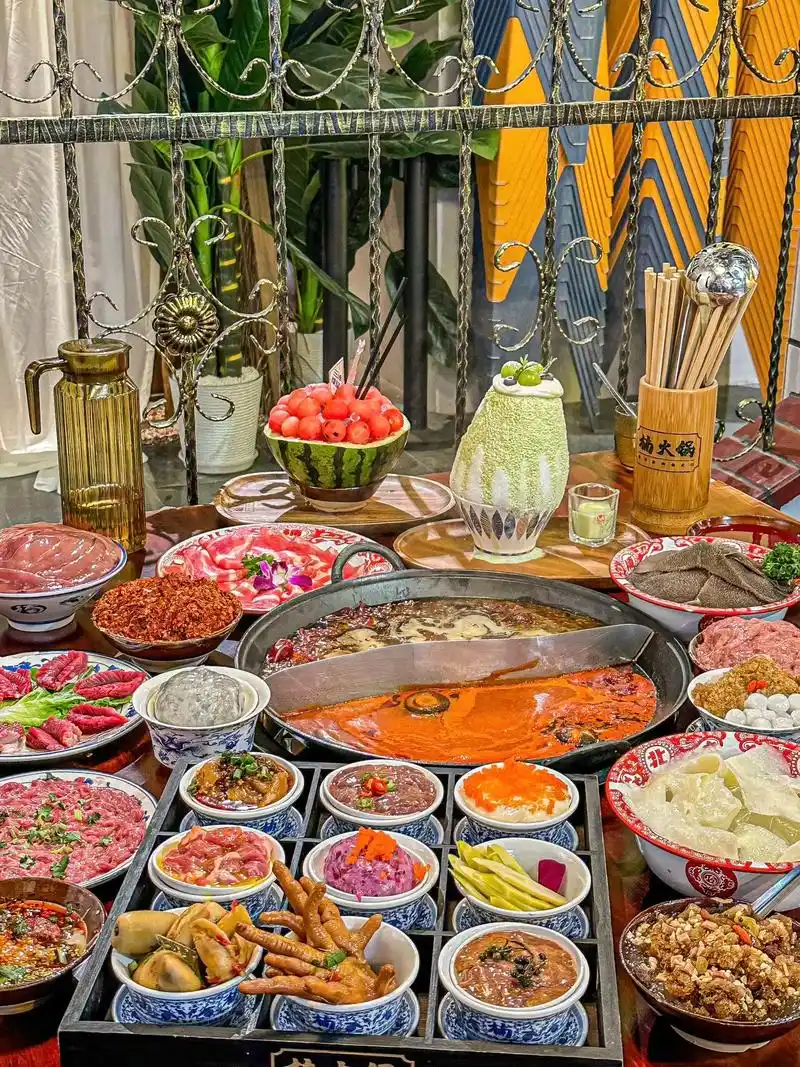 又一家金华世贸排队王!甜品内卷的火锅店!闺蜜一直强烈地给我安 - 抖