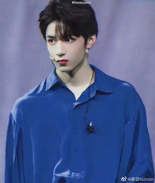 丁程鑫 夏日少年派#丁程鑫《夏日少年派》新造型蓝色西装高级又似气