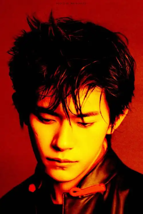 易烊千玺elle3月刊封面##易烊千玺elle世界尽头大片