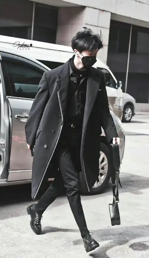 来和马嘉祺学穿搭好适合穿风衣和大衣!