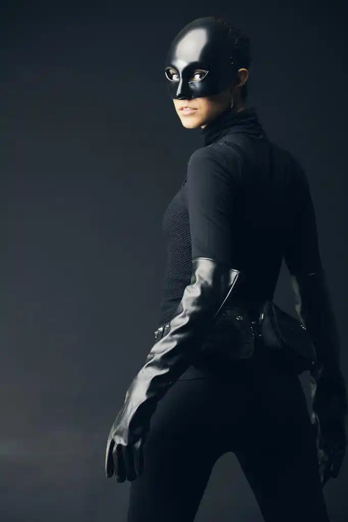 女小偷,黑色面具的女小偷